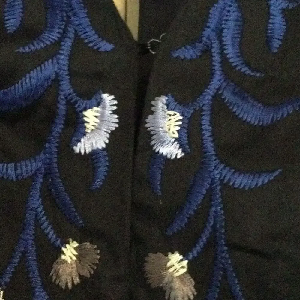 Urban Outfitters Floral Jumpsuit embroidered - Picture 11 of 16